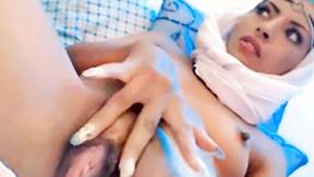 ”Big Arab Beaver Lips”