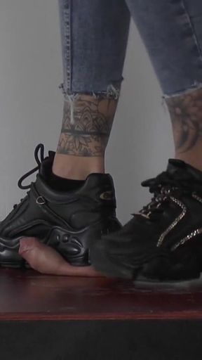 Mistress Cleo Happy Finishing Crush!