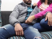 Invito a un amigo a ver Netflix para follármelo sin condón