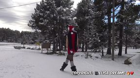 pour ce jour voici une video d exhibition a la neige... vetue de ...