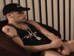 Str8 accepts to be filmed while jerking