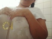 Chica sexy Tetona con camiseta mojada JOI EN ESPAÑOL / Sexy girl with wet T-shirt JOI IN SPANISH