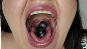 swallow bunch of grapes