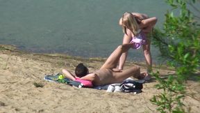 Amateur couple fucks on the beach sure about not be seen