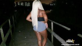 gangbang com novinha gostosa no mato dogging com varios!