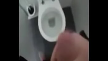 yo en el ba&ntilde_o del trabajo