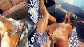 comme promis je me suis mis toute nue sur ma terrasse... c’est tellement plus...