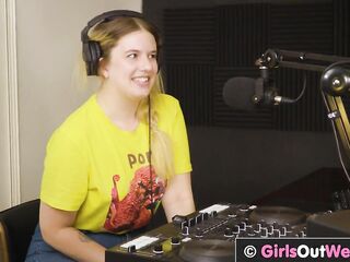 Bulky breasty cutie licks hirsute cunt and booty in the studio