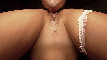 Maid gets very wet cunnilingus
