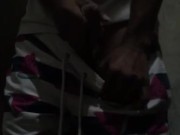 Hetero en el baño masturbandose