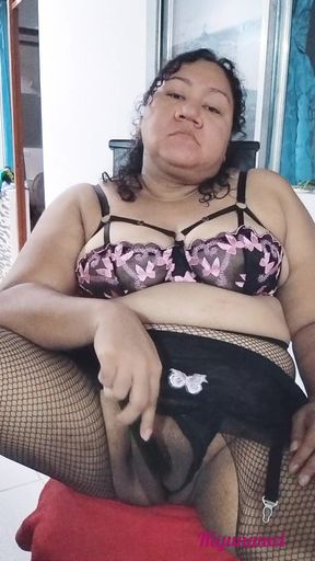 Colombian mommy slut Mei, fucked by huge black cock and deep throat Man uses the old system of picking up girls in his