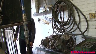 UK bloke rough pounding tight ass in garage