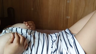 A Japanese woman who masturbates her nipples while shaking her hips.