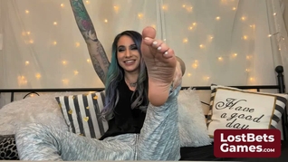 Sinn Sage and Sheena sexy strip Rock-Paper-Scissors game