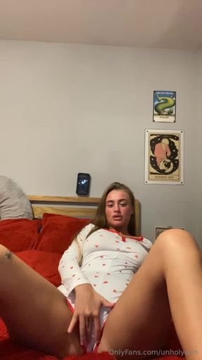 Just your horny bigass 19 y.o goth can&#039;t stop fingering her tight pussy