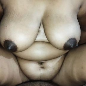 Aunty ki big boobs ko dekha to ghar me bula ke mast choda and cum in her pussy