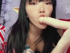 Japanese teen uses toys to pleasure pussy