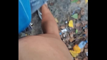 Pega&ccedil_&atilde_o no matagal acaba em suruba com a trans gostosa Sabrina Prezotte.