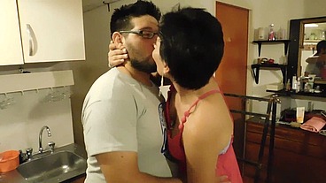 ESPOSA NINFOMANA CAPITULO 2 PARTE 2 DESESPERADA POR PIJA LLAMO TECNICOS DE AIRE Y ME LOS COJO