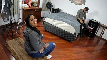 Beatriz Lemos trouxe seu namorado para seu primeiro filme na mansão