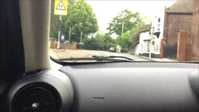 uber - botei o pau pra fora no carro e comecei a bater punheta do lado do meu tio ate fozar