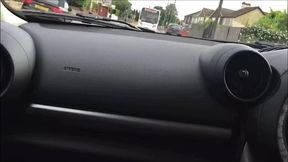 uber - botei o pau pra fora no carro e comecei a bater punheta do lado do meu tio ate fozar