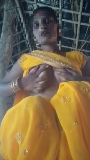 Desi hot bhabhi saree lifted and fingered in chut and removed the water of chut