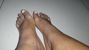 Cute hottie 18+ blesses you with her filthy feet to lick clean in exchange for all your assets.