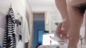 Amateur Wife Shaving Her Pussy in the Shower
