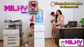 Blowjob bonanza: Office cleaner's dirty little secret&#x1F92B;: Fingering&#x1F449; the big boss again...