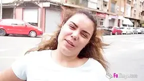 Mia Lhe Looks For Dicks To Nailed Inside The Street!