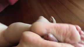 RED TOES REVERSE FOOTJOB - FULL HD