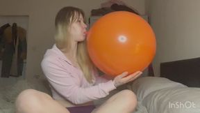 Late night balloon play in bed B2P