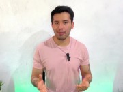 Joven dotado de 20cm pone a su compañero del trabajo a darle sexo oral por primera vez en su vida