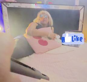 Chilling back dressed up