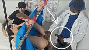 inseminada pelo medico dotado por tras do corno!