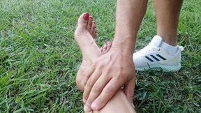 Massages on the beautiful feet of the goddess Roxan (3)