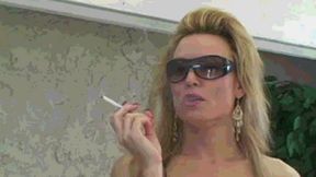 Kelly Is Smoking Hot (WMV)