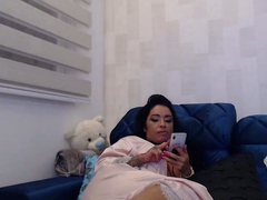 Close up MILF masturbation