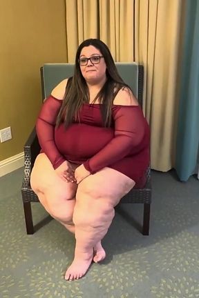 Plump Paradise: Hotel Dress N Squeeze 2