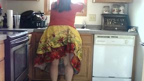 sexy bbw thanksgiving step-mom bakes cookies