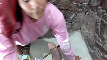 Madrastra MILF de culo grande se deja follar de la gran verga de su hijastro para que se corra en sus natural tits
