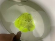 Orino en público