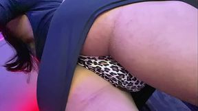 Te provoco, teu pau dur&atilde_o eu coloco ele pra fora e chupo e sento. Depois gozo assim pra vc ver meu cuzinho contraindo. Tes&atilde_&atilde_&atilde_o