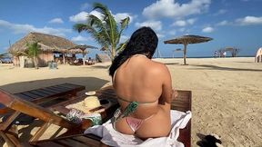 masajista de playa se folla a mi madrastra video real