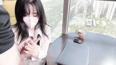 清纯秘书为升职加薪主动献身老板~落地窗前被爆操内射！ 看桃桃完整版视频请关注推特入群哦~