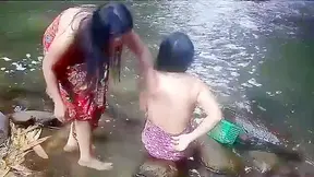 Jav Thais Dorm Tour - Beautiful Japanese gals frolic in outdoor bathtub