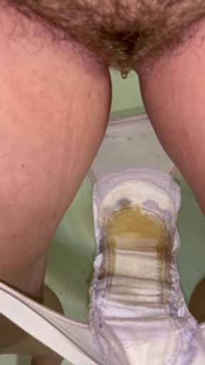 Soaking a huge pad with piss