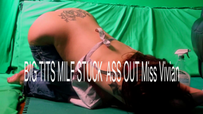 BIG TITS MILF STUCK! ASS OUT pants fall CRACK Miss Vivian vacuuming 4K HD