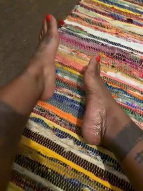 Red Toes Sexy Oily Feet 🤑